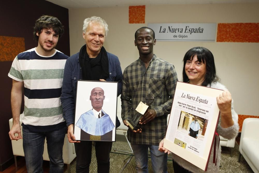 Entrega del "Asturiano del mes" a Abdou Karim