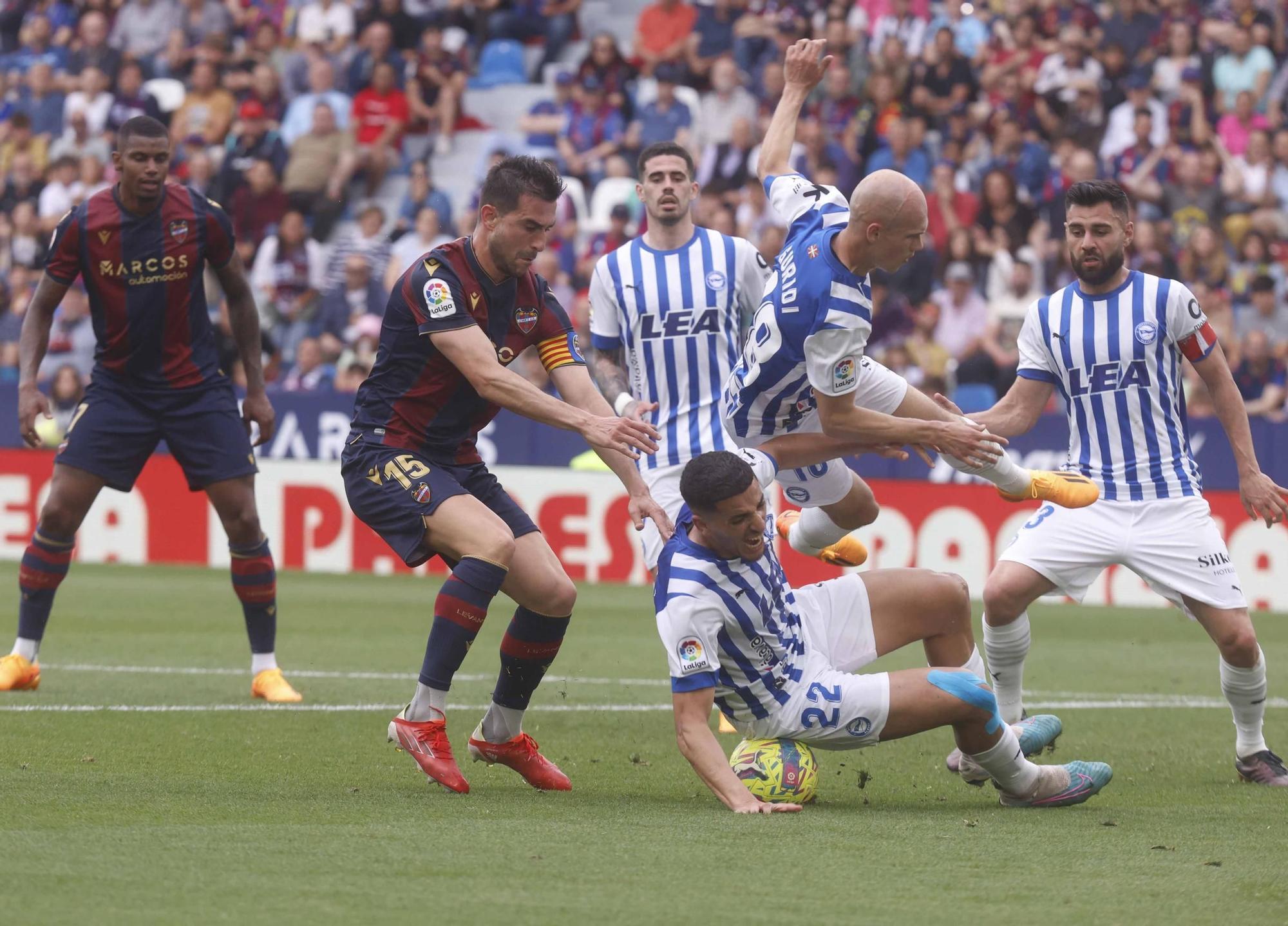 Las mejores imágenes del Levante UD - Deportivo Alavés