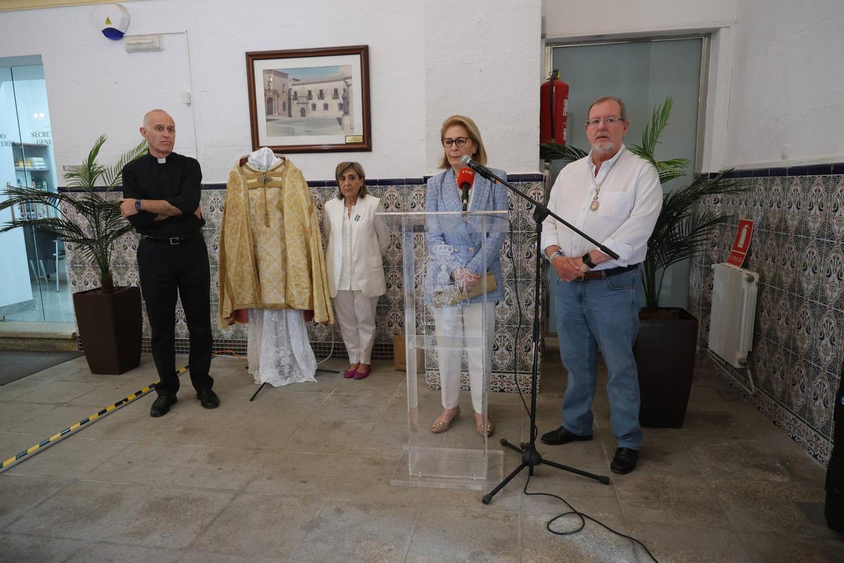 Galería | Así es la exposición de mantos de la Virgen de la Montaña Primigenia de Cáceres Galería | Así es la exposición de mantos de la Virgen de la Montaña Primigenia de Cáceres