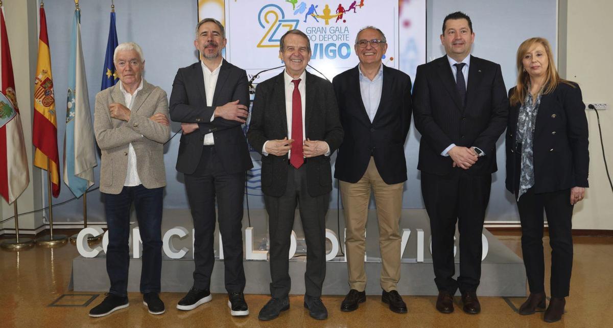 Manel Fernández, Pedro Costa, Abel Caballero, Juan Carlos  Da Silva, Manuel Alonso y María Lago, ayer en la presentación  de la Gala  del Deporte. | FDV