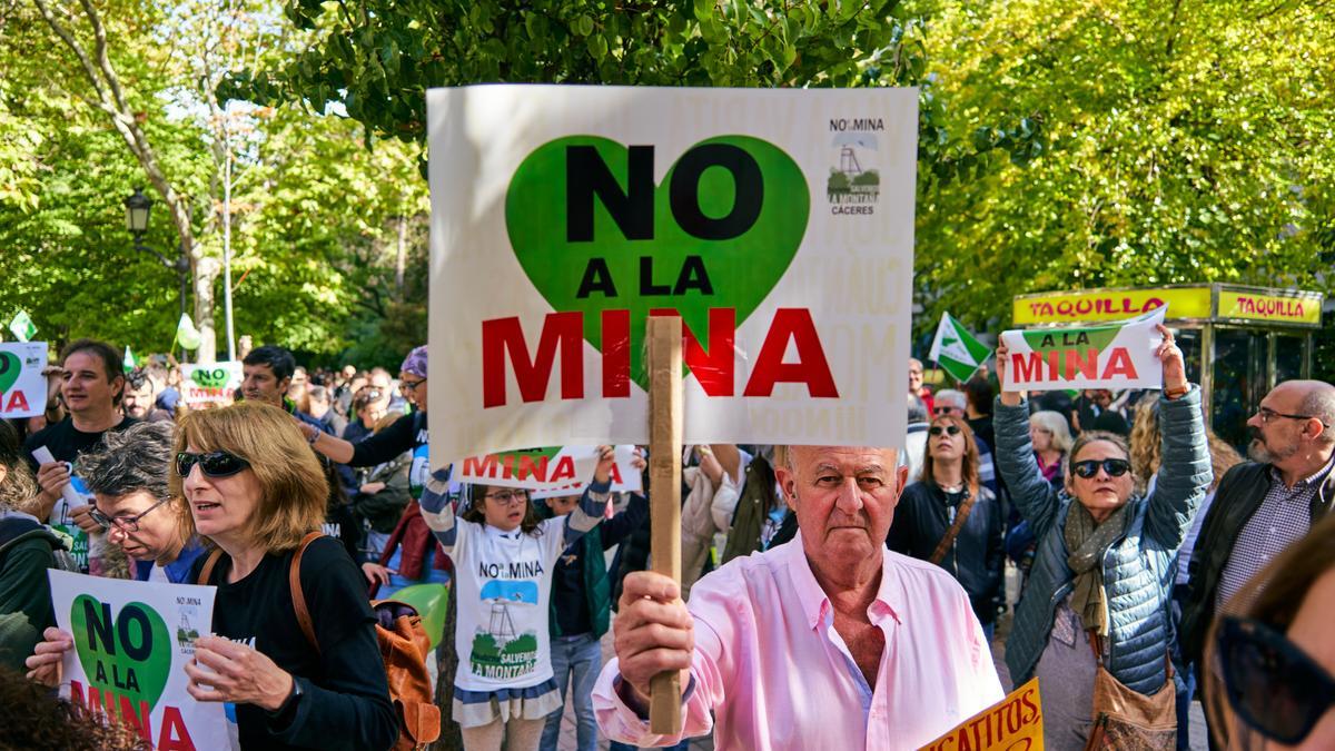 Concentración contra la mina de litio el pasado sábado en Cánovas.