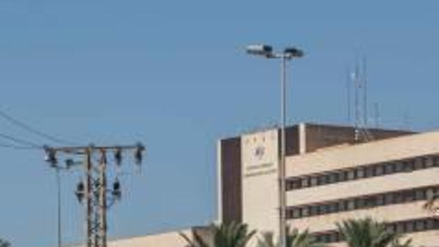 El Hospital General de Elche atiende cada año  a 36 pacientes con VIH