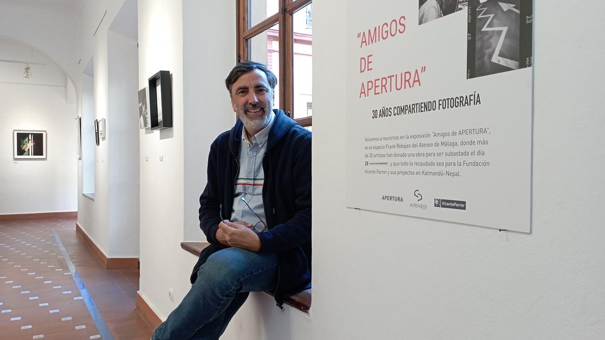 Míchelo Toro, en la exposición solidaria ‘Amigos de Apertura’ en el Ateneo, por los 30 años de su centro.