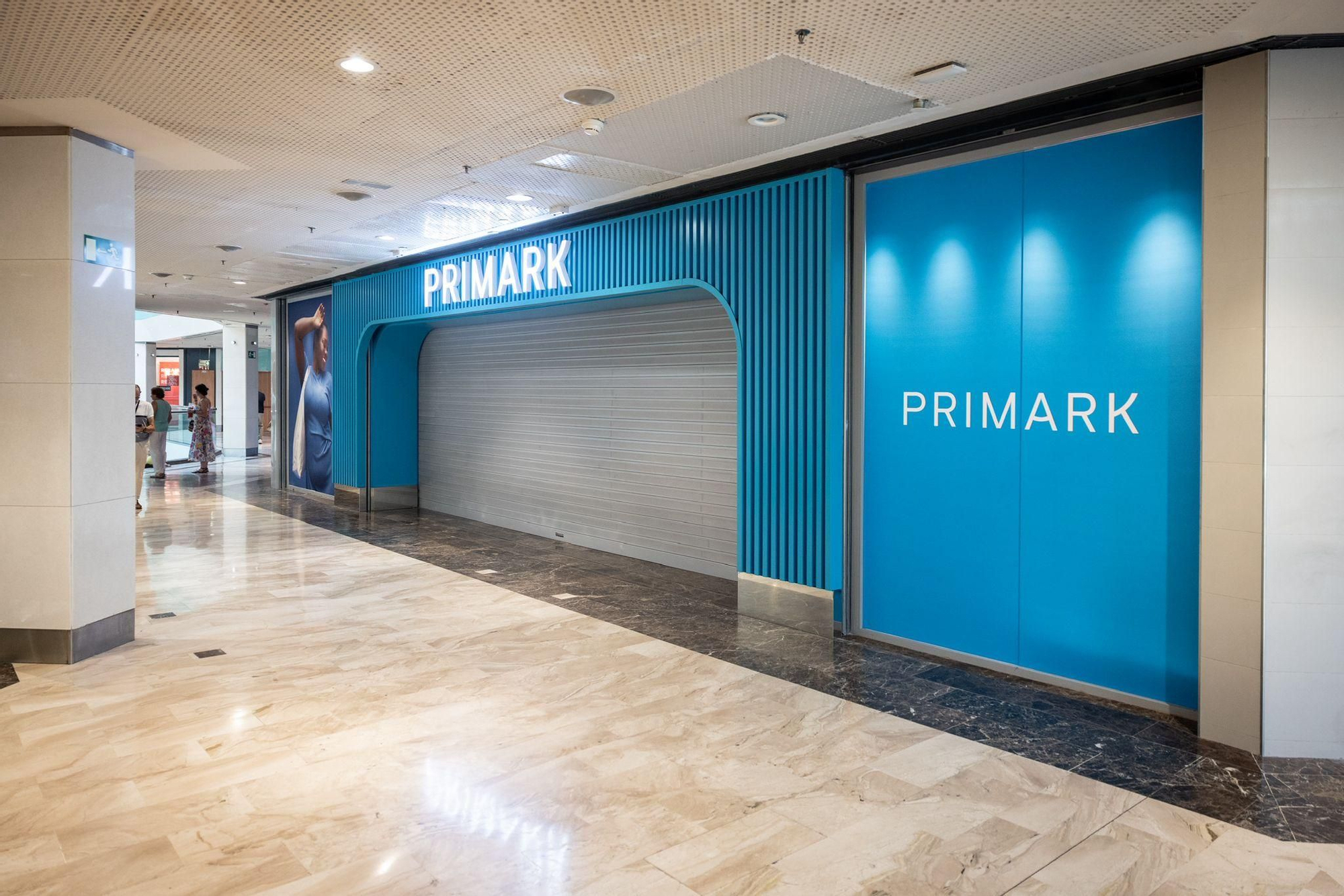 En imágenes | La tienda Primark de Grancasa ya luce el azul de la marca