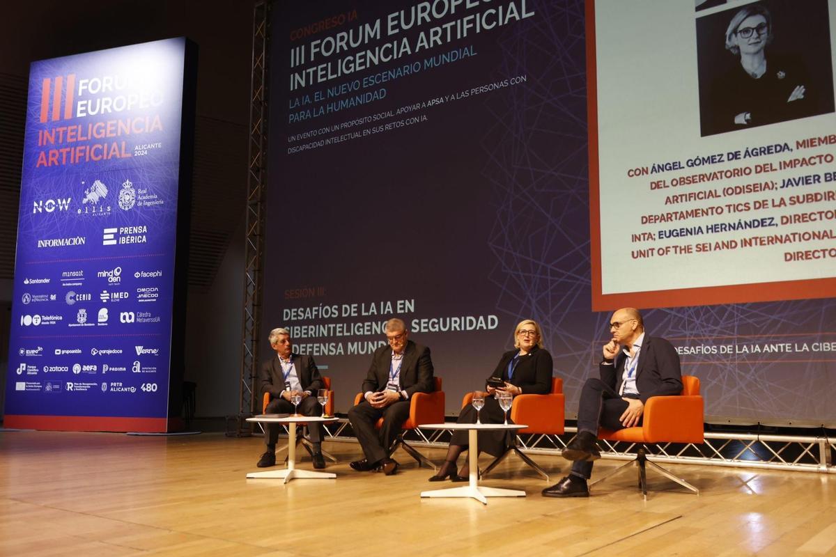 Los expertos durante la charla