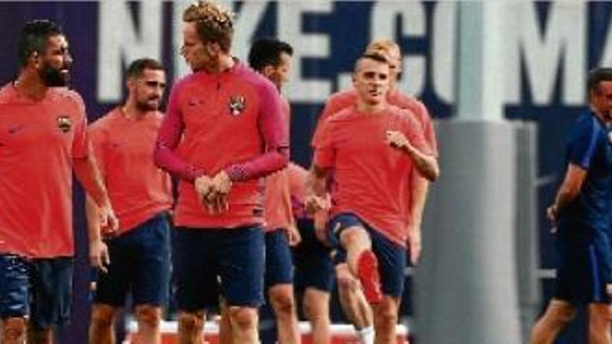 Arda Turan i Ivan Rakitic, en primer terme, tenen molts números de ser titulars en el partit d&#039;aquest vespre