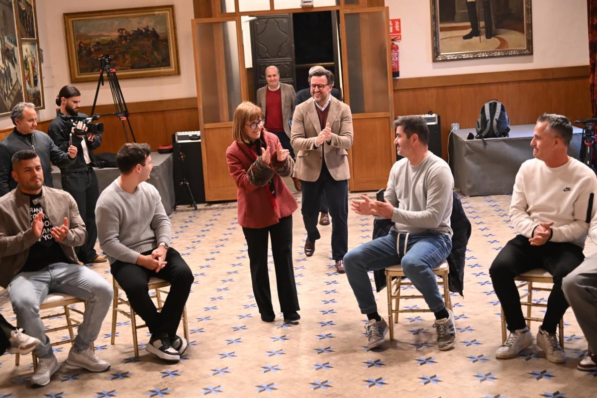 Ruz y Rodil reciben a los ilicitanos que han estado atrapados en Oriente Medio