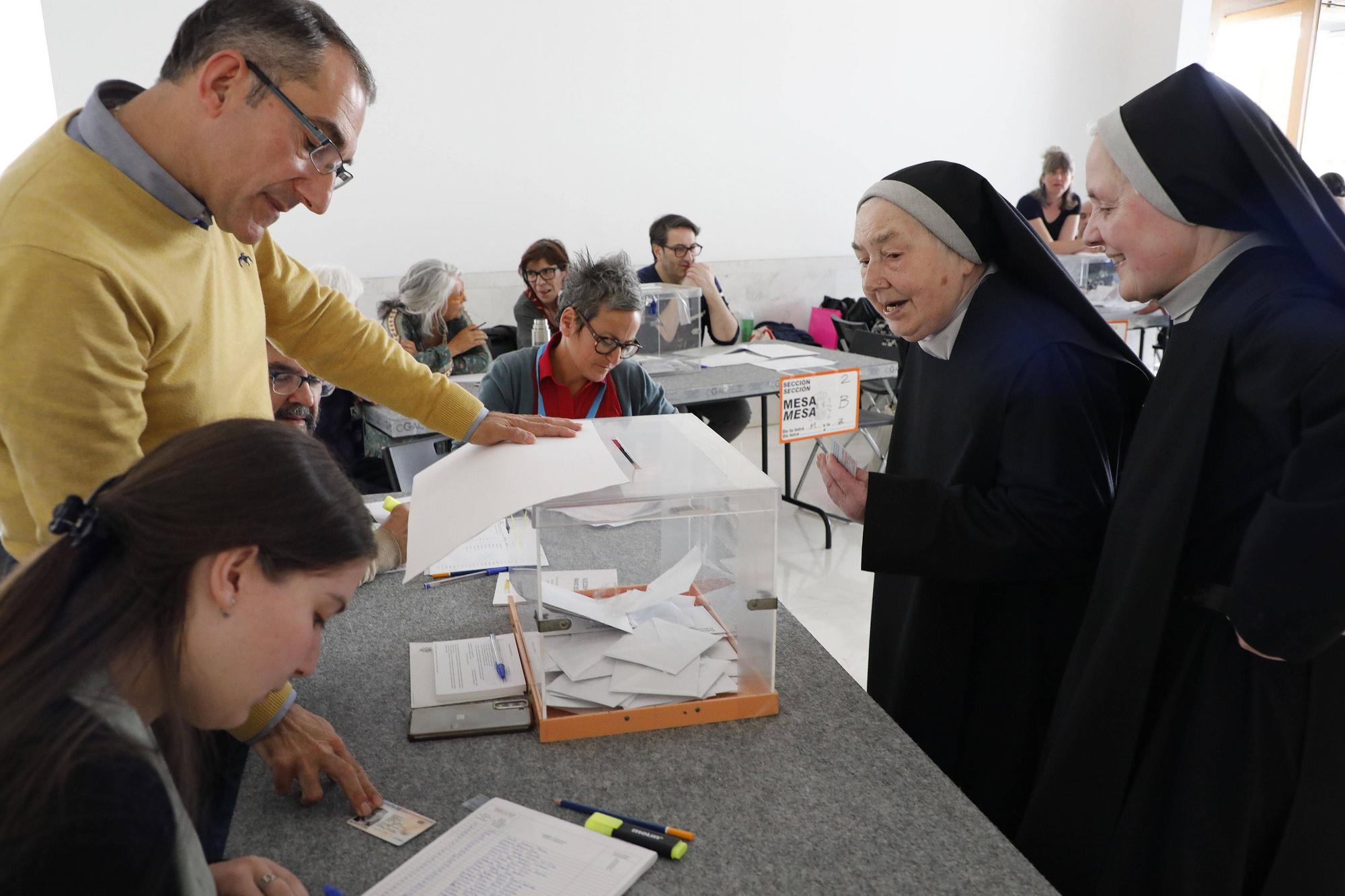 Así fue la jornada electoral en Santiago: las imágenes