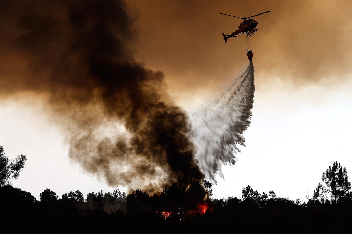 Evacuadas unas 1.400 personas por un incendio forestal en Portugal