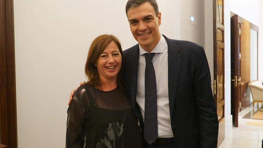 Francina Armengol con Pedro SÃ¡nchez.