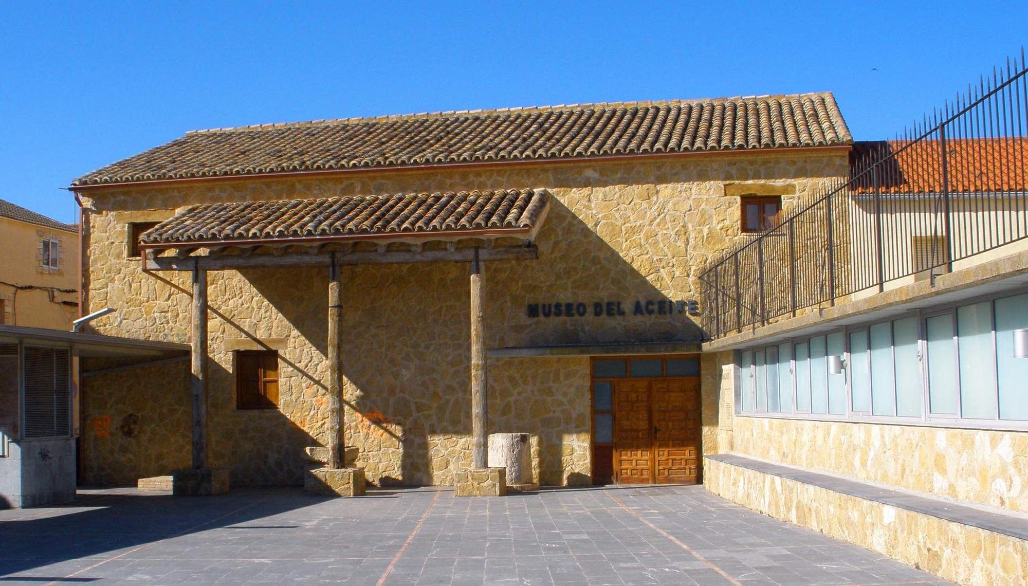 Vista de la fachada del Museo del Aceite, que volverá a abrir sus puertas en 2024 después de 13 años cerrado