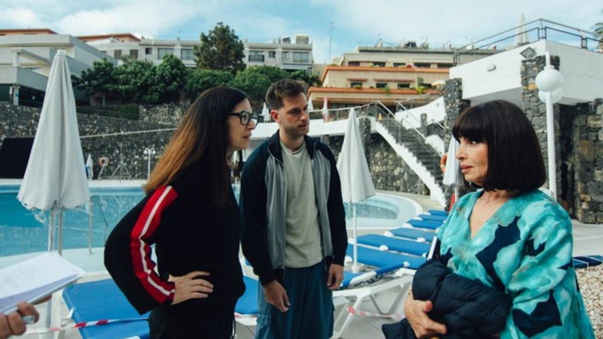 La directora de la cinta junto a los dos actores, Manuel Vega y Ana Belén.