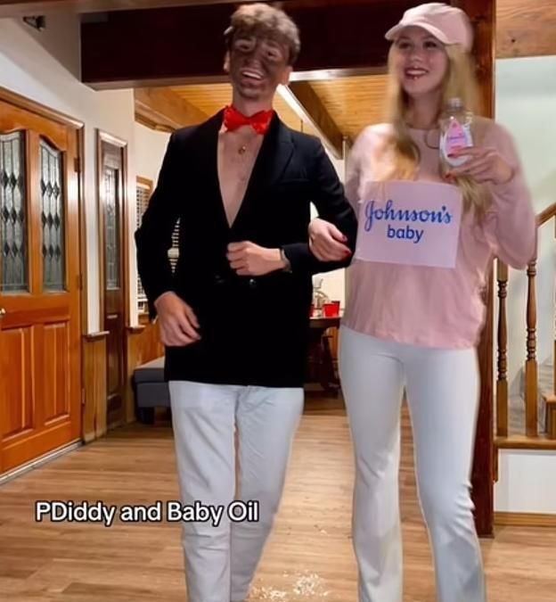 La pareja, disfrazada de Diddy y aceite para bebés
