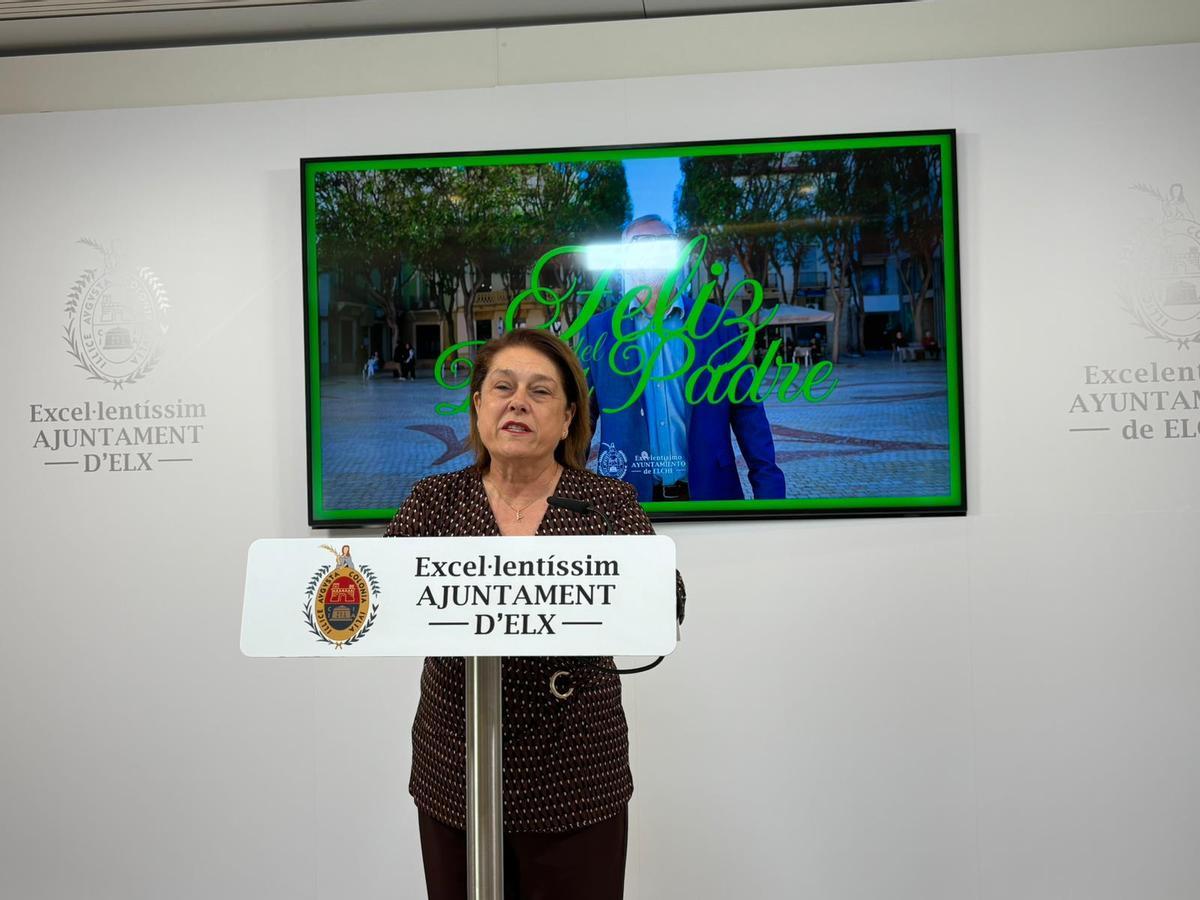 La regidora Caridad Martínez explicava que la campanya del Dia del Pare a Elx tracta d'incentivar el comerç i la restauració