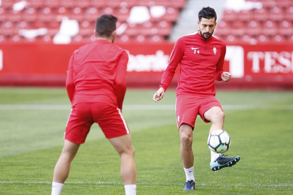 Entrenamiento del Sporting en El Molinón.