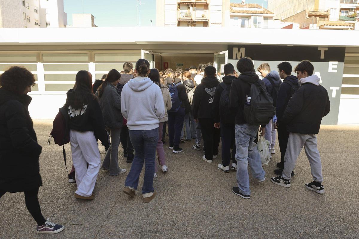La madre de Marta Calvo imparte charlas al alumnado de ESO y Bachillerato para concienciarles sobre la utilidad de la geolocalización