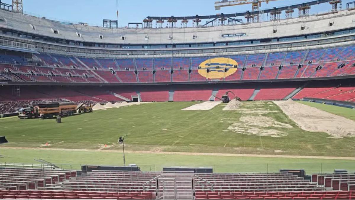 Se está renovando el césped del Camp Nou