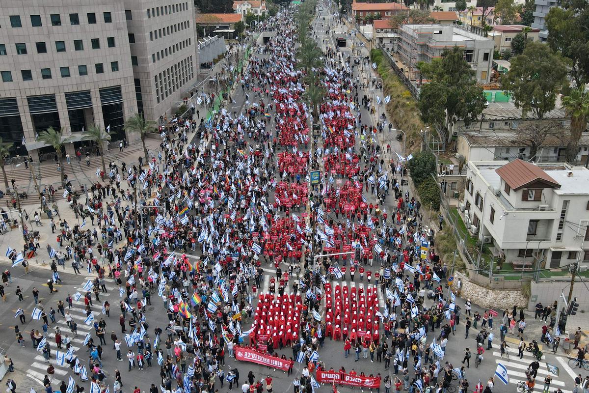 Manifestaciones en Tel Aviv contra las controvertidas reformas legales que promociona el gobierno de extrema derecha del país