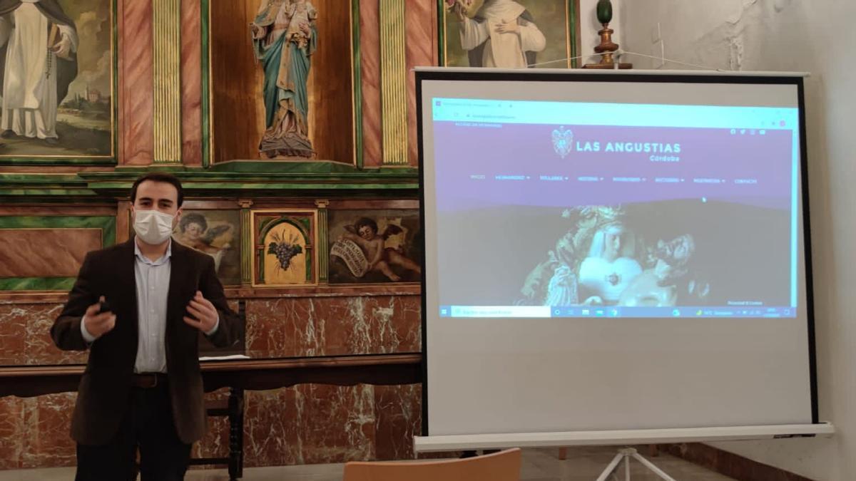 El hermano Juan Moreno es el coordinador de los contenidos de la nueva web y se encargó de la presentación.