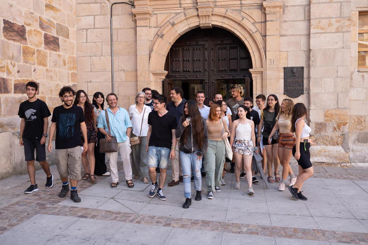 Alumnos de la Universidad Complutense, en el Seminario de San Atilano.