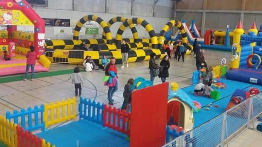 Breda Arrenca el parc de Nadal per a la mainada