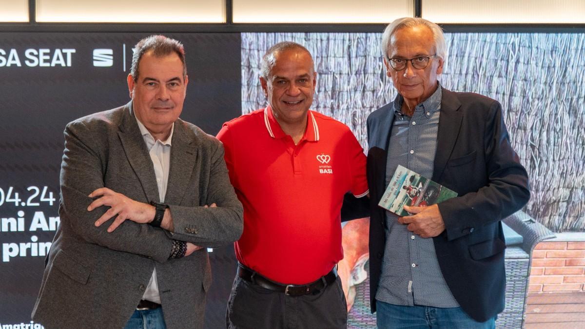 Josep Lluís Merlos, Dani Amatriaín y el Doctor Bonaventura Clotet, en la presentación del libro del expiloto