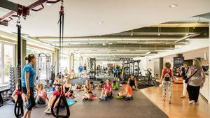 Usuarios del Centre Esportiu Municipal (CEM) Can Dragó, en Barcelona