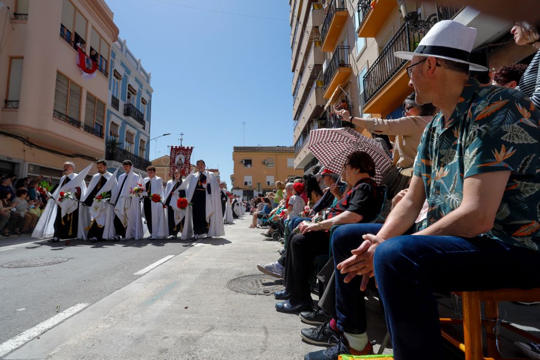 Flores y alegría para despedir la Semana Santa Marinera en el desfile de Resurrección