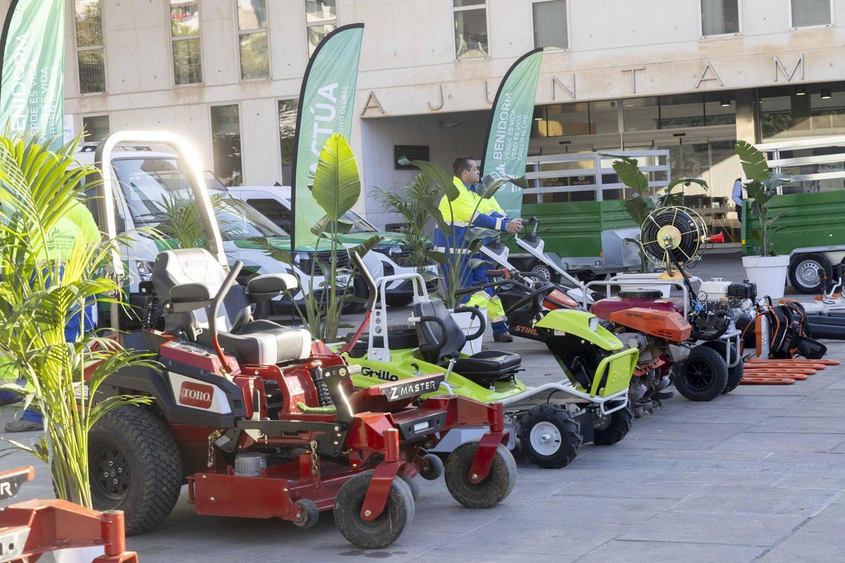 Benidorm presenta un nuevo servicio de conservación y limpieza de zonas verdes gestionado por Actúa