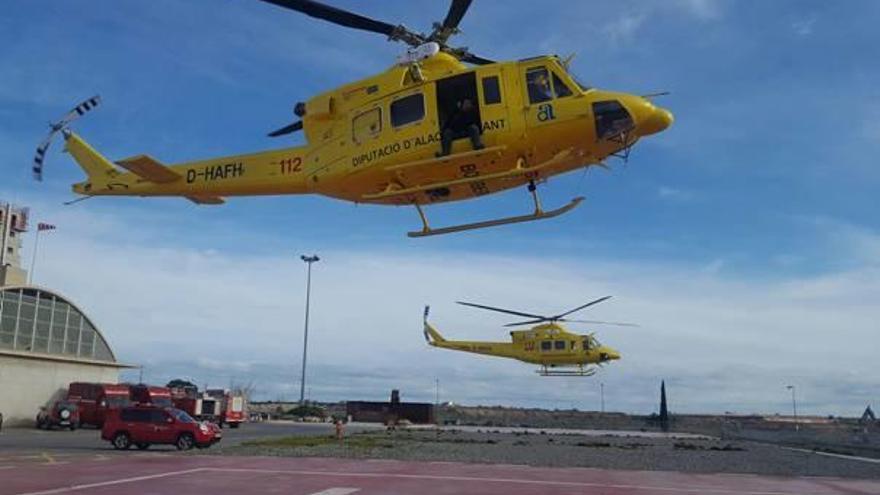 Helicópteros de la firma Rotorsun, que trabaja con los bomberos de Alicante.