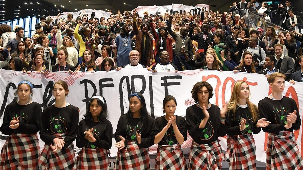 zentauroepp46260238 members of the global campaign to demand climate justice pro181214212608 zentauroepp46260238 members of the global campaign to demand climate justice pro181214212608
