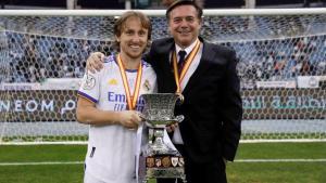 Luka Modric y Niko Mihic, jugador y consejero médico del Real Madrid.