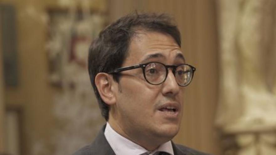 Negueruela pide el cese  de Toni Costa tras «el ridículo» del techo de gasto
