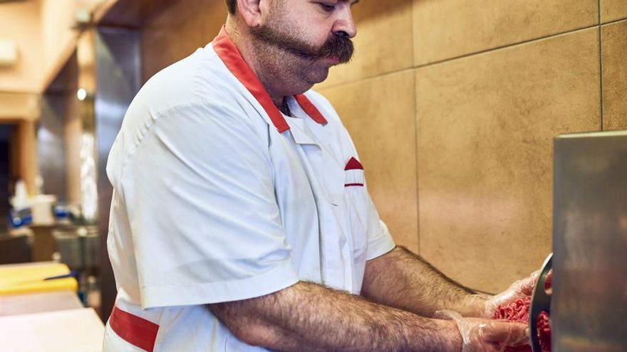 Así te &quot;mangan&quot; en el supermercado cuando pides carne picada y la máquina está limpia: &quot;No es legal&quot;