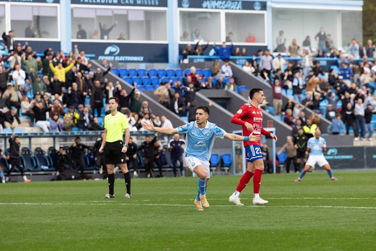 Fran Castillo celebra el tanto de la victoria ante el Tarazona
