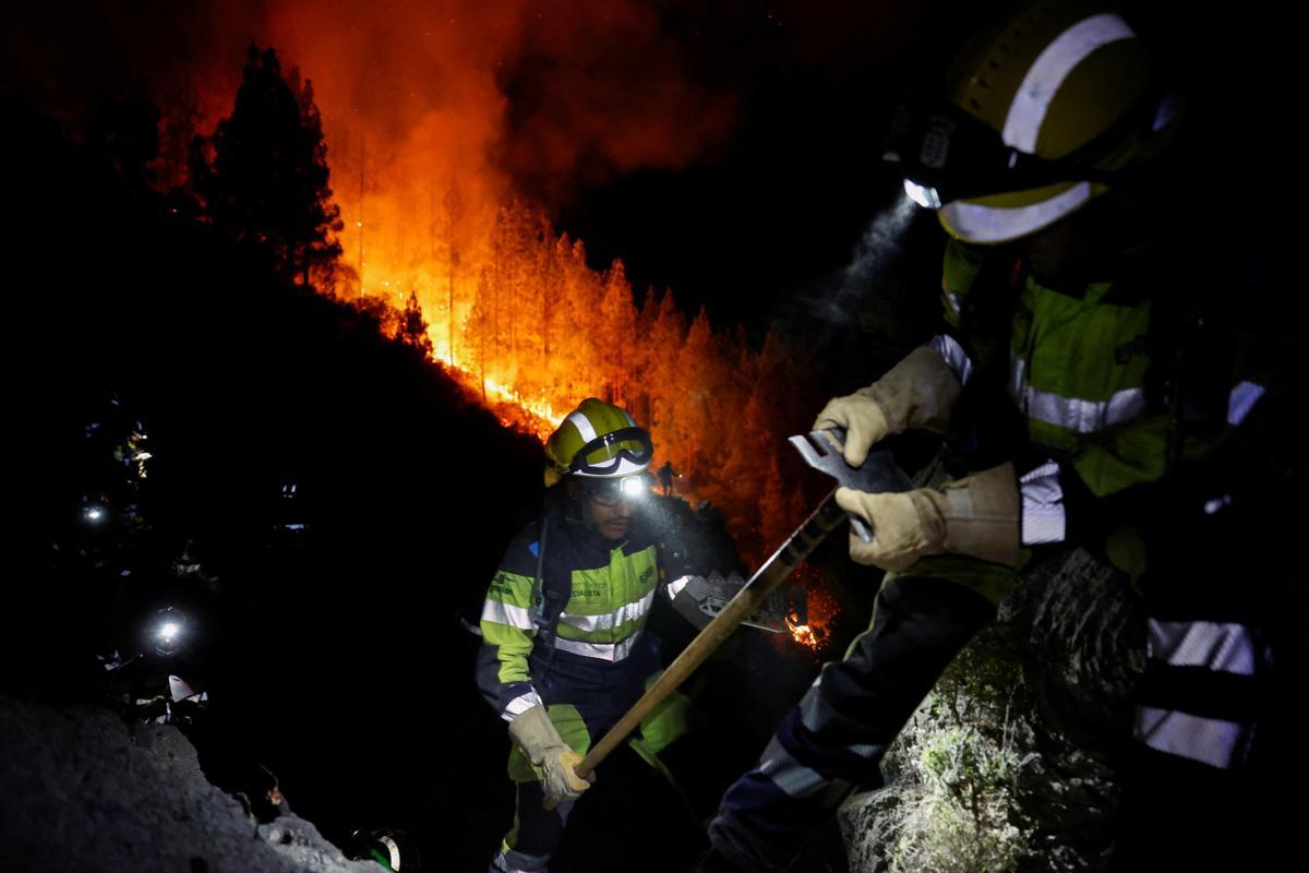 El incendio forestal de Tenerife, sin control