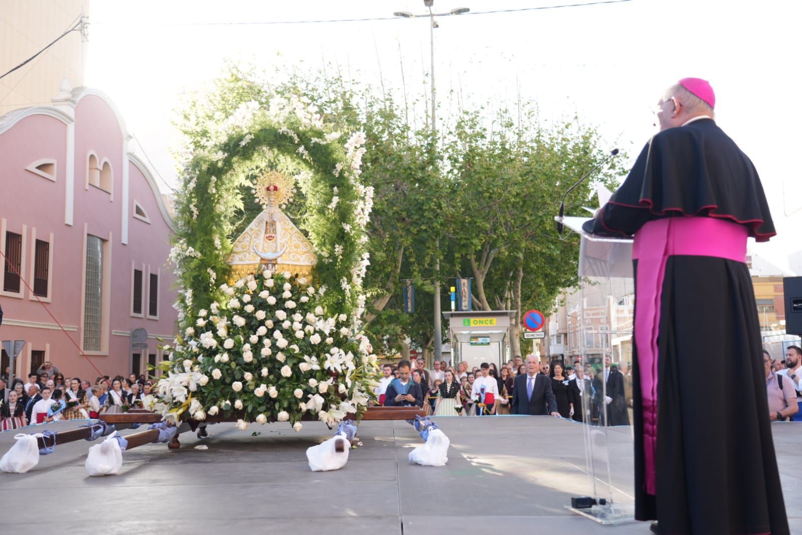 Galería de imágenes: La Virgen del Lledó llega a la plaza de la Virgen del Carmen en el Gau