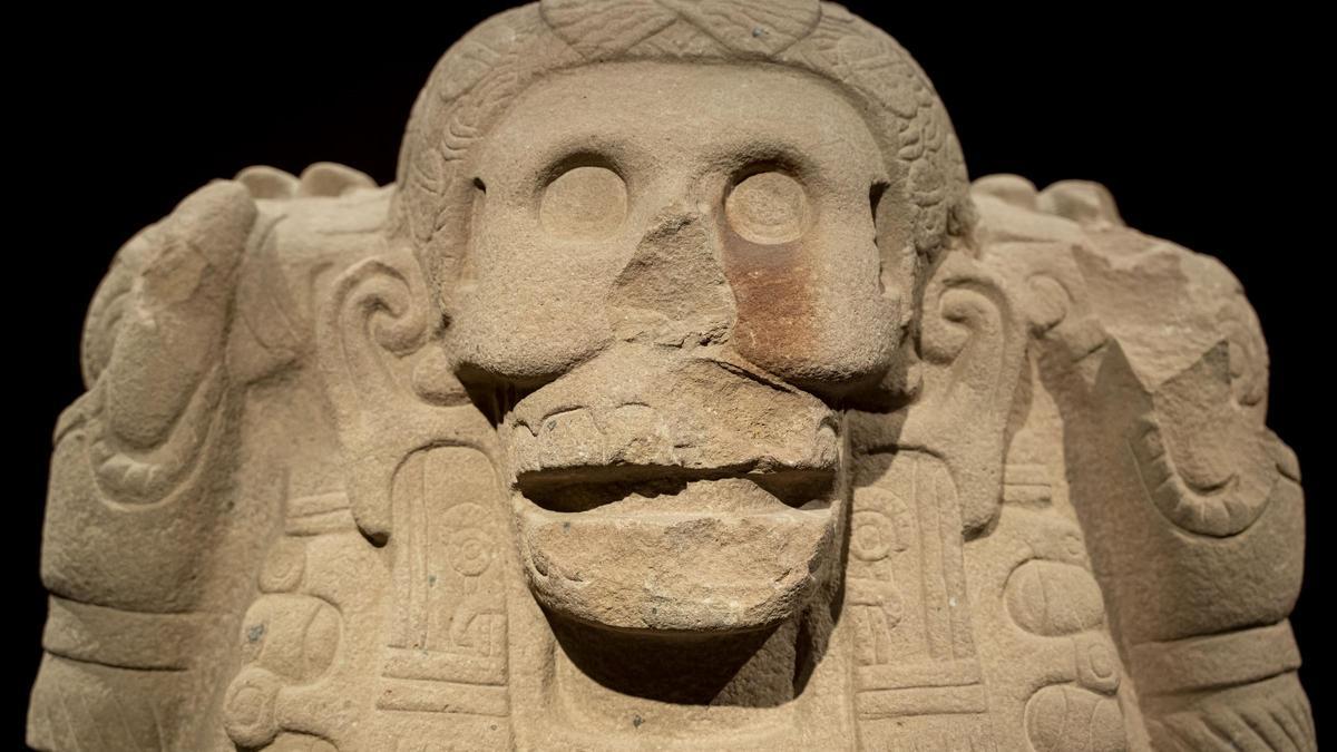 Escultura de la diosa Citlalicue, localizada en Puebla.