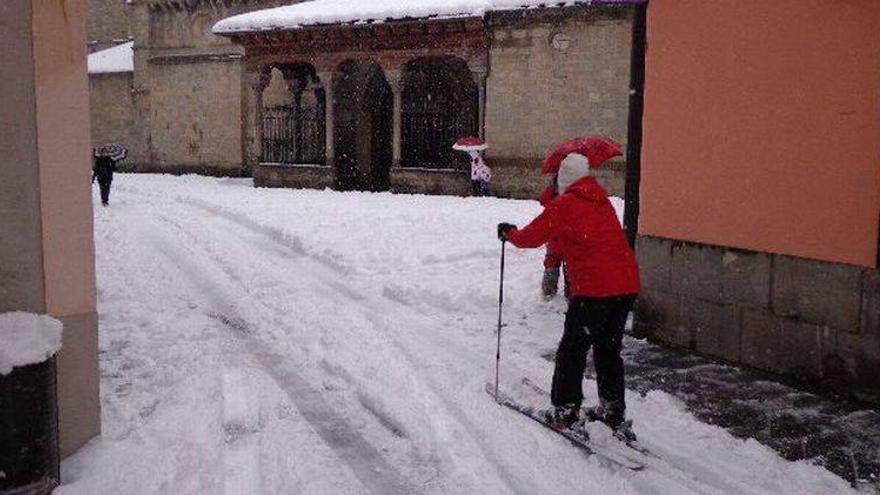 La nieve deja sin luz a Fiscal, Sabiñánigo y las Cinco Villas