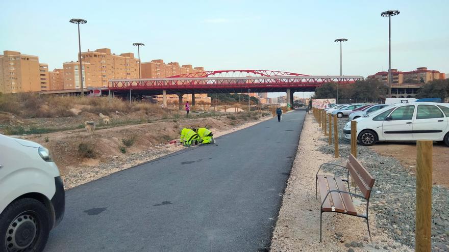 Alicante instala una veintena de farolas en el paso del futuro Parque Central