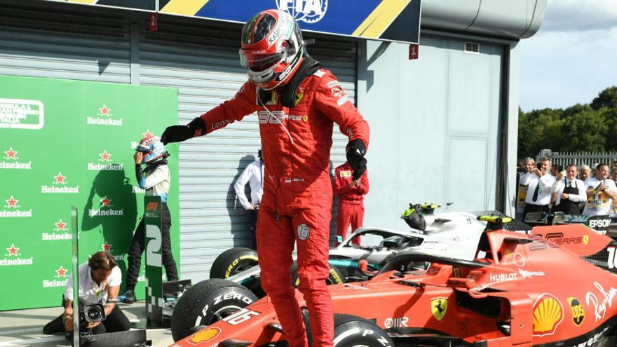 Leclerc guanya a la casa de Ferrari