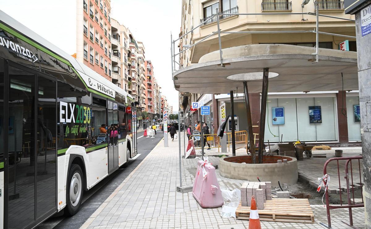 El autobús es un servicio millonariamente deficitario en Elche