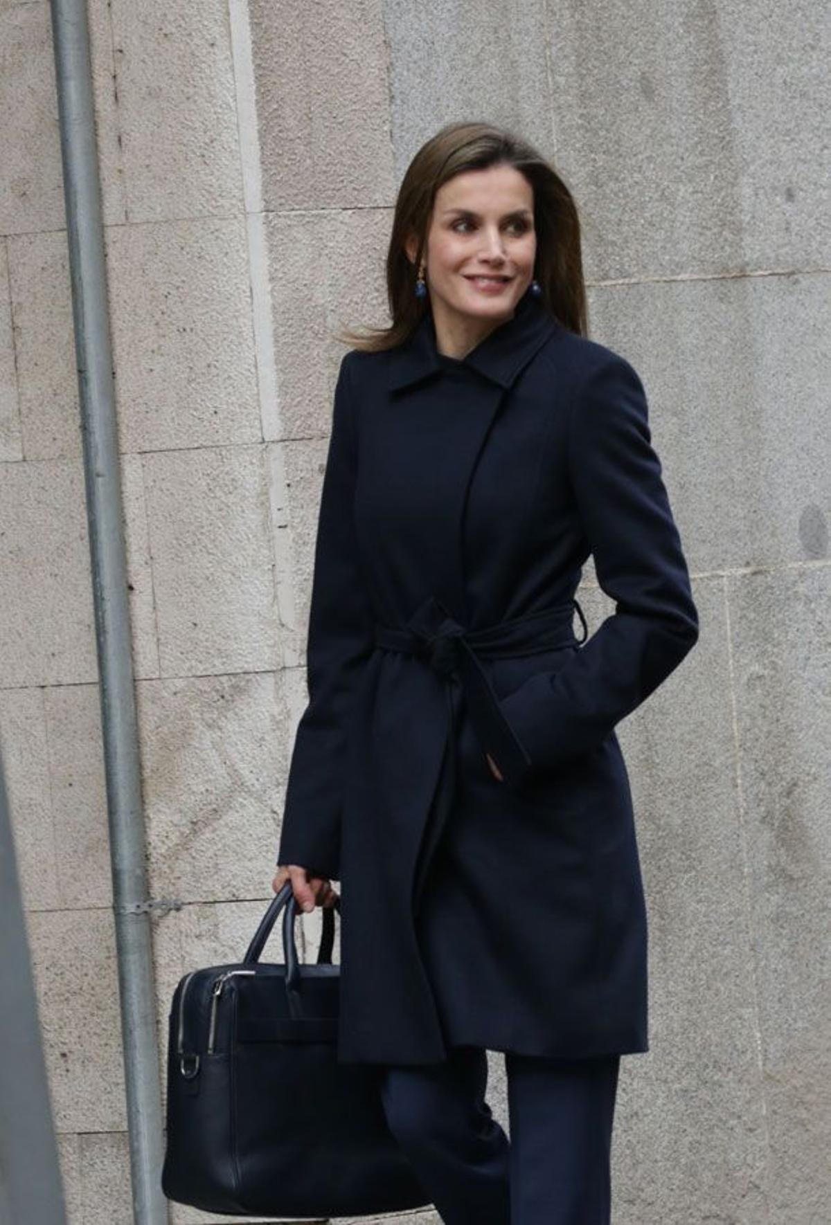 Letizia Ortiz con el bolso tipo maletín de Hugo Boss