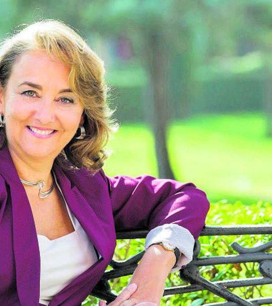 Adela Muñoz Páez: «La caza de brujas sigue en el presente»