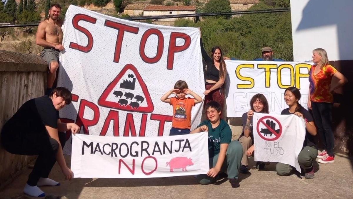 Vecinos de Riglos contra la granja de porcino en el entorno.