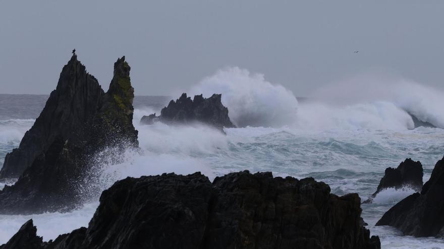 La borrasca Claudia entra en Galicia a 122 km/h con alerta naranja en el mar