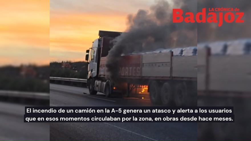 Un camión se incendia en un tramo en obras de la A-5 a la altura de Badajoz
