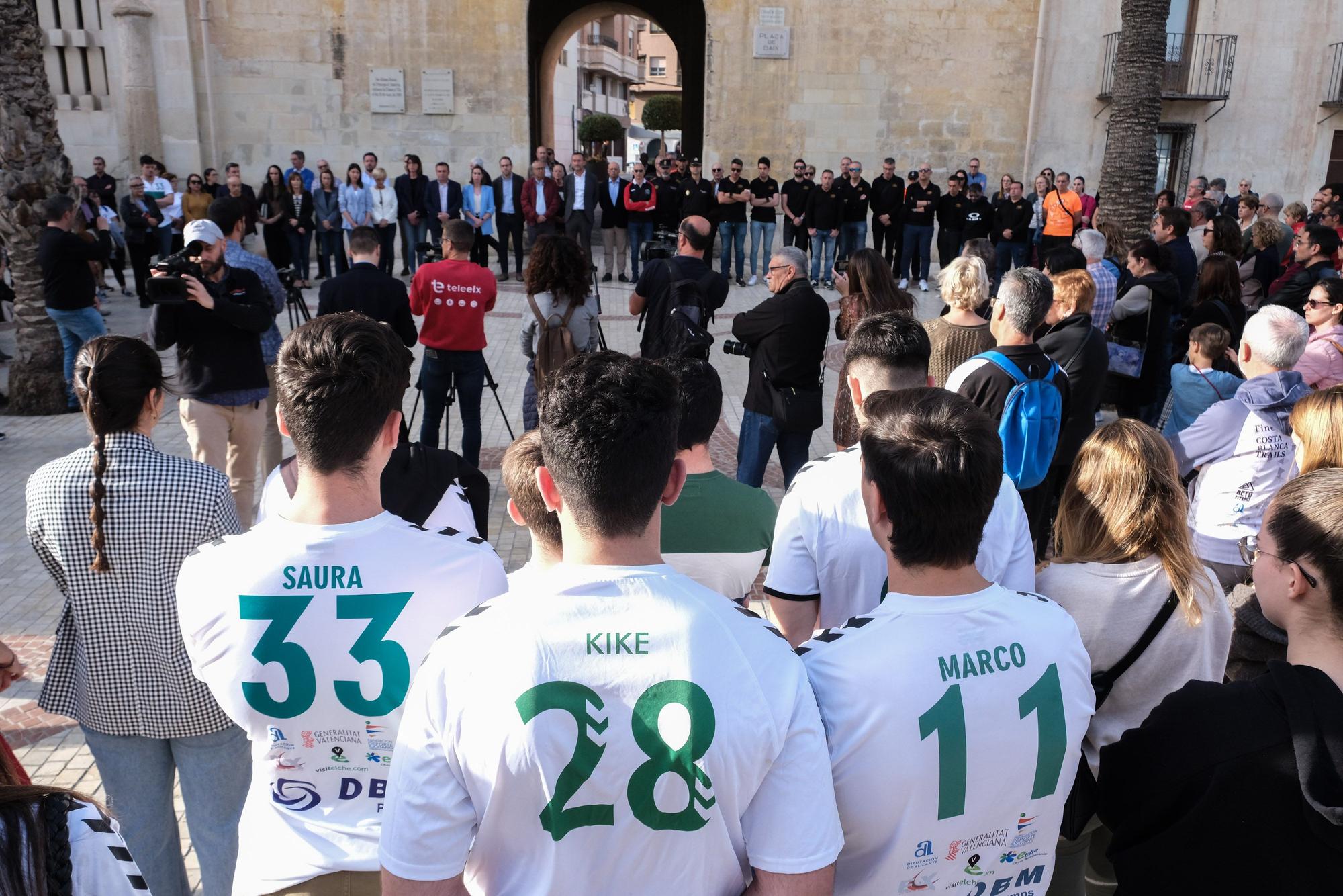 Elche rinde homenaje al joven fallecido en la Media Maratón