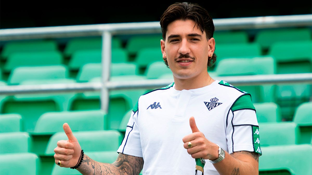 Héctor Bellerín el día que fue presentado con el Betis