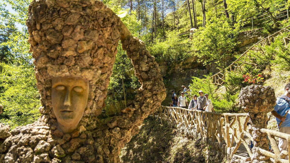Els Jardins Artigas són un temple de la imaginació d'Antoni Gaudí
